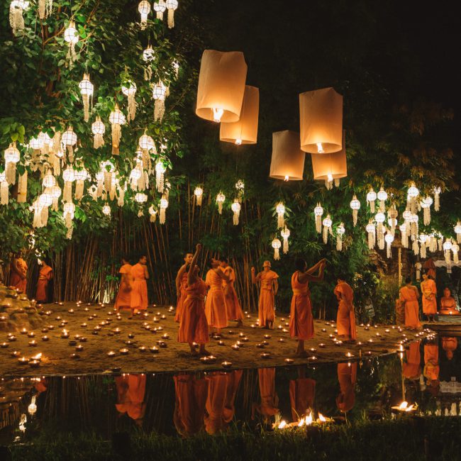 Yee Peng Festival in Chiang Mai, Monks and lanterns [David Tan]